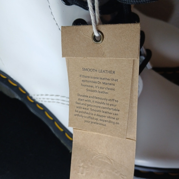 Dr. Martens 1460 Lace Up 8-Eye Combat Boots White Smooth Leather Men Sz 9 No Box - Picture 9 of 9